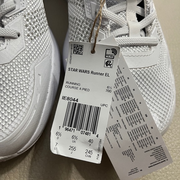 NWB - Adidas Star Wars Kids’ Runner IE8044 - EU 40/Youth US 7/Women US 8 - Picture 13 of 16